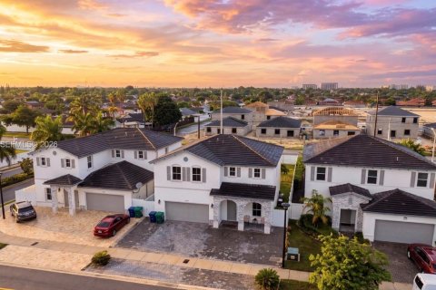 Villa ou maison à Miami, Floride 4 chambres, 240.71 m2 № 2353580