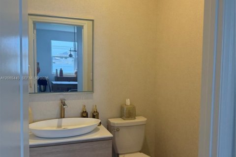 Снять в аренду виллу или дом в Майами, Флорида 4 спальни, 240.71м2, № 2353580 - фото 20