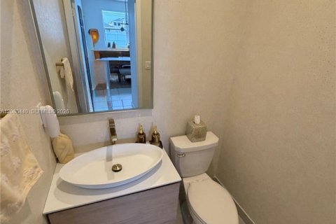 Снять в аренду виллу или дом в Майами, Флорида 4 спальни, 240.71м2, № 2353580 - фото 19