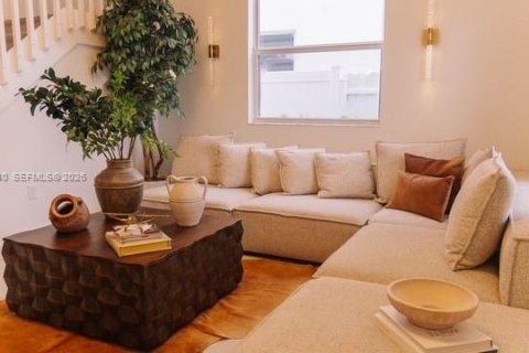 Снять в аренду виллу или дом в Майами, Флорида 4 спальни, 240.71м2, № 2353580 - фото 5