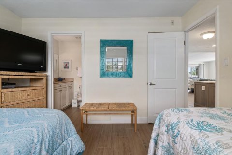 Condo in Sarasota, Florida, 2 bedrooms  № 2216599 - photo 19