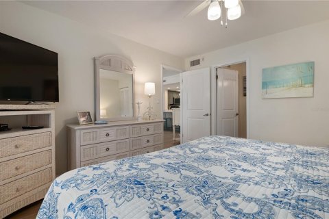 Condo in Sarasota, Florida, 2 bedrooms  № 2216599 - photo 16