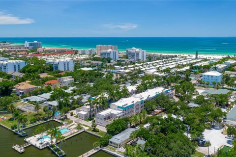 Condo in Sarasota, Florida, 2 bedrooms  № 2216599 - photo 30