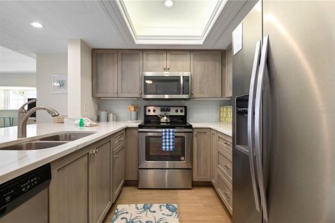 Condo in Sarasota, Florida, 2 bedrooms  № 2216599 - photo 11