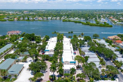 Condo in Sarasota, Florida, 2 bedrooms  № 2216599 - photo 27