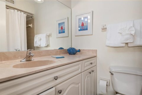 Condo in Sarasota, Florida, 2 bedrooms  № 2216599 - photo 20