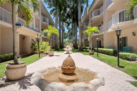 Condo in Sarasota, Florida, 2 bedrooms  № 2216599 - photo 2