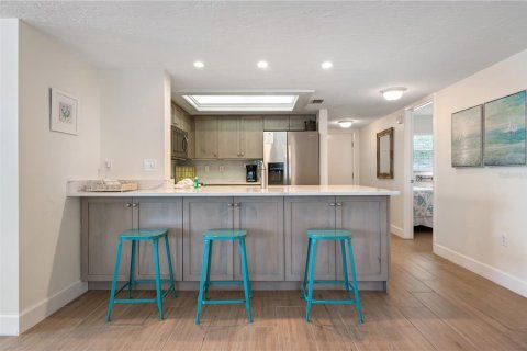 Condo in Sarasota, Florida, 2 bedrooms  № 2216599 - photo 9