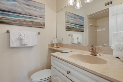 Condo in Sarasota, Florida, 2 bedrooms  № 2216599 - photo 17