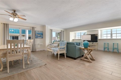 Condo in Sarasota, Florida, 2 bedrooms  № 2216599 - photo 3