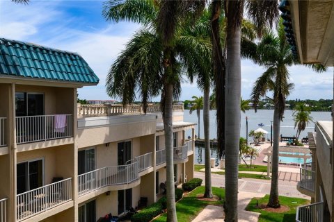 Condo in Sarasota, Florida, 2 bedrooms  № 2216599 - photo 22
