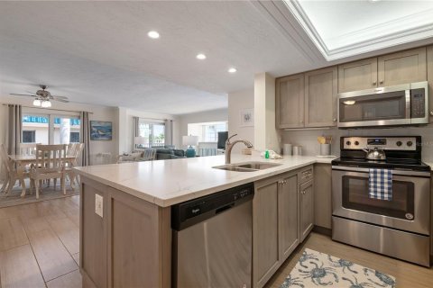 Condo in Sarasota, Florida, 2 bedrooms  № 2216599 - photo 12