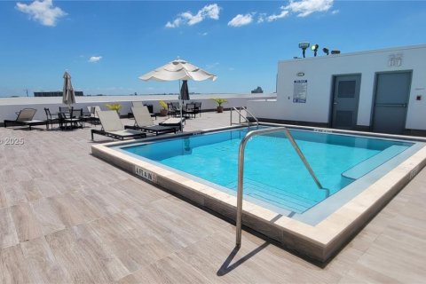 Condo in Miami, Florida, 1 bedroom  № 1975899 - photo 7