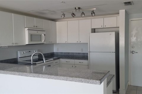 Condo in Miami, Florida, 1 bedroom  № 1975899 - photo 4