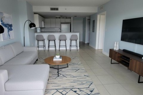 Condo in Miami, Florida, 1 bedroom  № 1975899 - photo 11