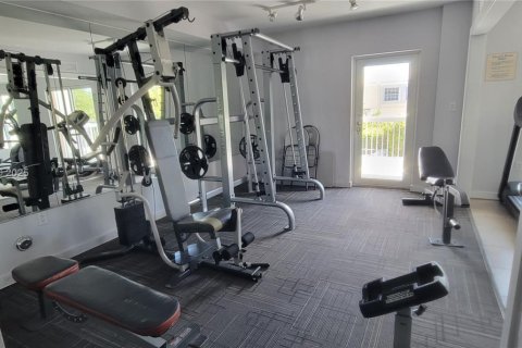 Condo in Miami, Florida, 1 bedroom  № 1975899 - photo 9