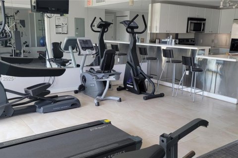 Condo in Miami, Florida, 1 bedroom  № 1975899 - photo 8