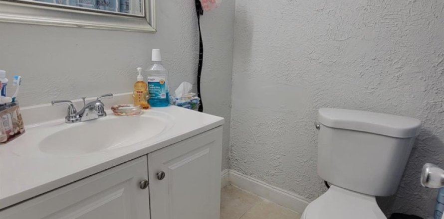 Adosado en Miami Gardens, Florida 3 dormitorios, 106.84 m2 № 1177046