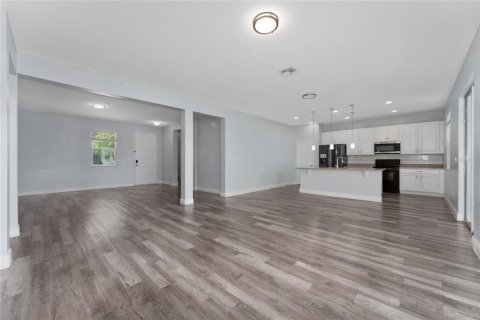 Villa ou maison à vendre à Orlando, Floride: 3 chambres, 198.9 m2 № 2228482 - photo 5