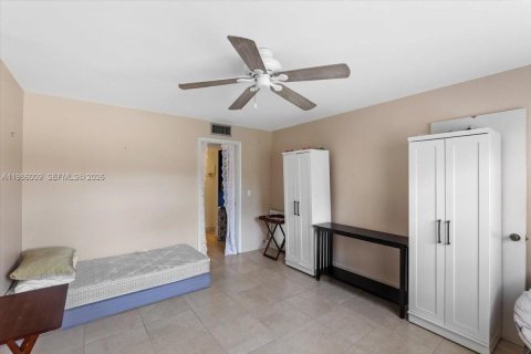 Condo in Delray Beach, Florida, 1 bedroom № 2262642 - photo 21