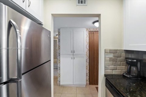Condo in Delray Beach, Florida, 1 bedroom № 2262642 - photo 25
