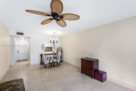 Condo in Delray Beach, Florida, 1 bedroom № 2262642 - photo 13