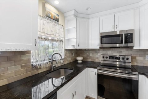 Condo in Delray Beach, Florida, 1 bedroom № 2262642 - photo 4
