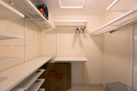 Condo in Delray Beach, Florida, 1 bedroom № 2262642 - photo 26