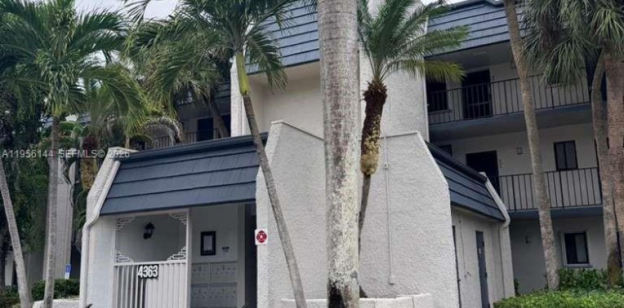 Кондоминиум с 1 спальней в Лейк-Уорт, Флорида № 2009977