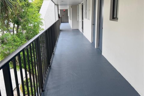 Купить кондоминиум в Лейк-Уорт, Флорида 1 спальня, 70.7м2, № 2009977 - фото 7