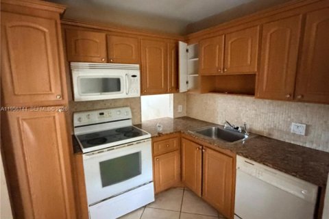 Купить кондоминиум в Лейк-Уорт, Флорида 1 спальня, 70.7м2, № 2009977 - фото 2