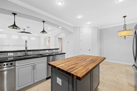 Villa ou maison à louer à Fort Lauderdale, Floride: 4 chambres, 365.76 m2 № 2084558 - photo 19