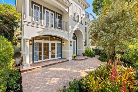 Villa ou maison à Fort Lauderdale, Floride 4 chambres, 365.76 m2 № 2084558