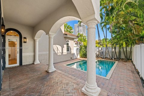 Villa ou maison à louer à Fort Lauderdale, Floride: 4 chambres, 365.76 m2 № 2084558 - photo 11