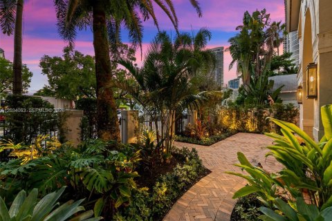Villa ou maison à louer à Fort Lauderdale, Floride: 4 chambres, 365.76 m2 № 2084558 - photo 9
