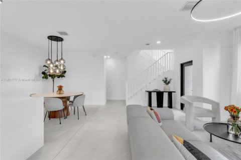 Townhouse in URBANA in Doral, Florida 3 bedrooms, 219.81 sq.m. № 1951816 - photo 12