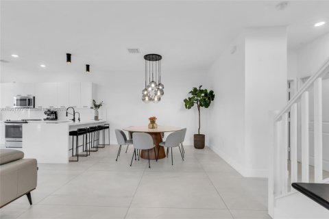 Townhouse in URBANA in Doral, Florida 3 bedrooms, 219.81 sq.m. № 1951816 - photo 6