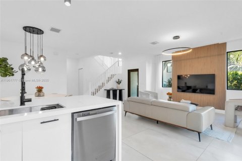 Townhouse in URBANA in Doral, Florida 3 bedrooms, 219.81 sq.m. № 1951816 - photo 11