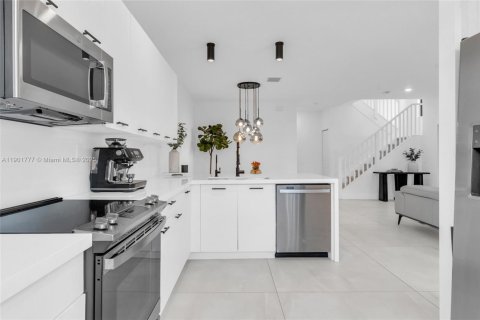 Townhouse in URBANA in Doral, Florida 3 bedrooms, 219.81 sq.m. № 1951816 - photo 9