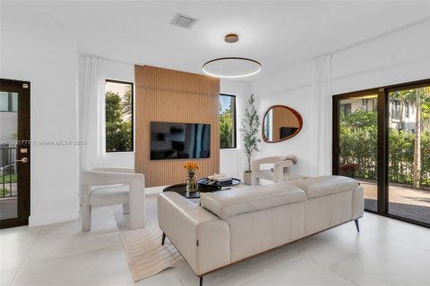 Townhouse in URBANA in Doral, Florida 3 bedrooms, 219.81 sq.m. № 1951816 - photo 4