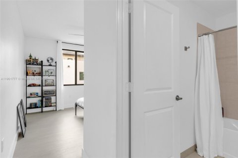 Townhouse in URBANA in Doral, Florida 3 bedrooms, 219.81 sq.m. № 1951816 - photo 24