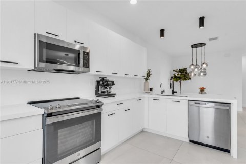 Townhouse in URBANA in Doral, Florida 3 bedrooms, 219.81 sq.m. № 1951816 - photo 10