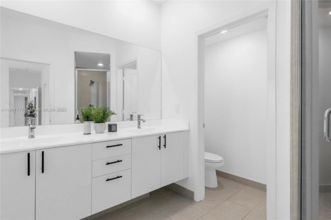 Townhouse in URBANA in Doral, Florida 3 bedrooms, 219.81 sq.m. № 1951816 - photo 18