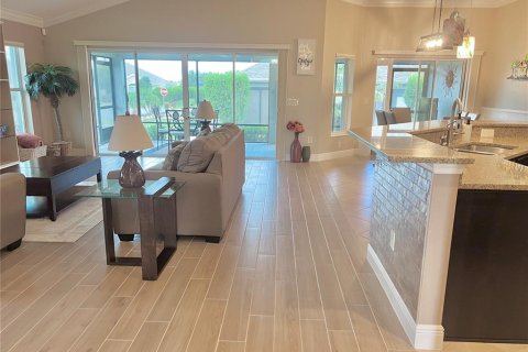 House in The Villages, Florida 3 bedrooms, 176.79 sq.m. № 2378140 - photo 8