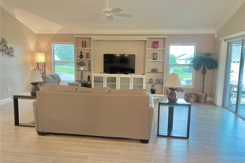House in The Villages, Florida 3 bedrooms, 176.79 sq.m. № 2378140 - photo 10