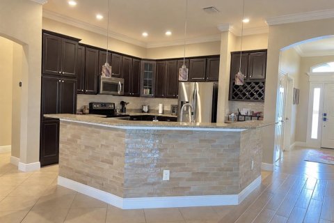 House in The Villages, Florida 3 bedrooms, 176.79 sq.m. № 2378140 - photo 16