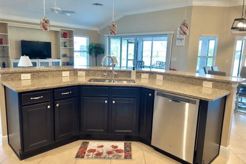 House in The Villages, Florida 3 bedrooms, 176.79 sq.m. № 2378140 - photo 17