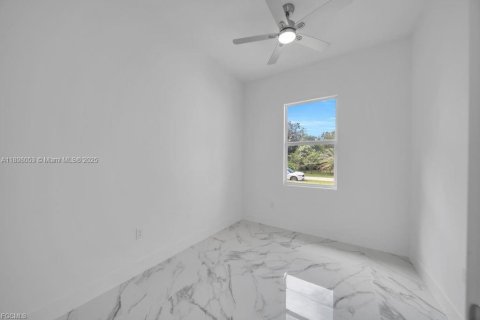 House in Lehigh Acres, Florida 3 bedrooms, 138.7 sq.m. № 1949852 - photo 26