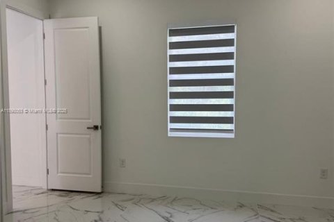 House in Lehigh Acres, Florida 3 bedrooms, 138.7 sq.m. № 1949852 - photo 30