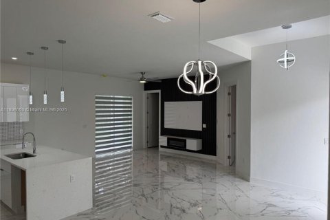 House in Lehigh Acres, Florida 3 bedrooms, 138.7 sq.m. № 1949852 - photo 20